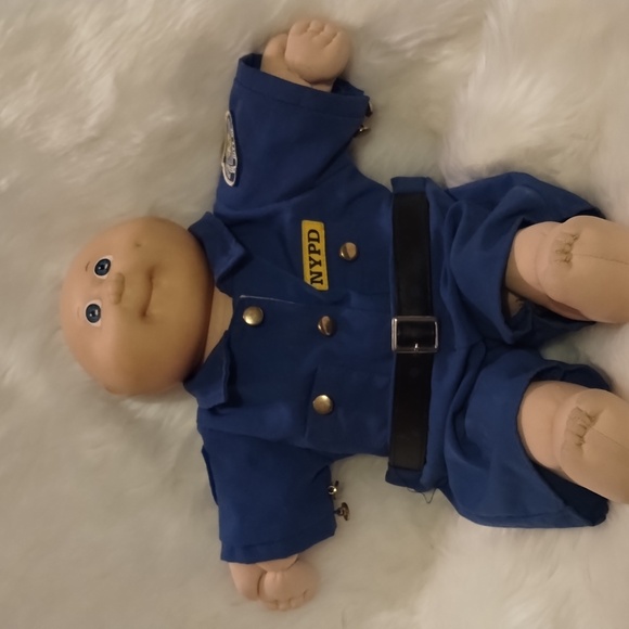 CHRISMAS RARE New York Police Dept NYPD CABBAGE PATCH DOLL copyright 1978, 82 - Picture 1 of 16
